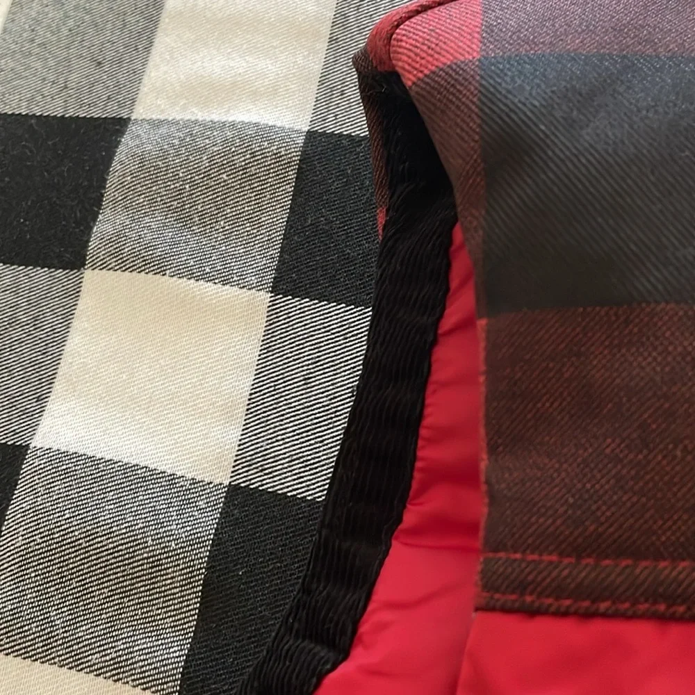 Eddie Bauer Red Black Buffalo Checkered Quilted Puffer Vest Size Medium Pockets